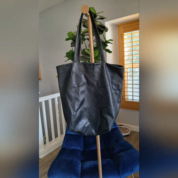BAGGU Basic Leather Tote Bag in Black - Picture 5 of 9